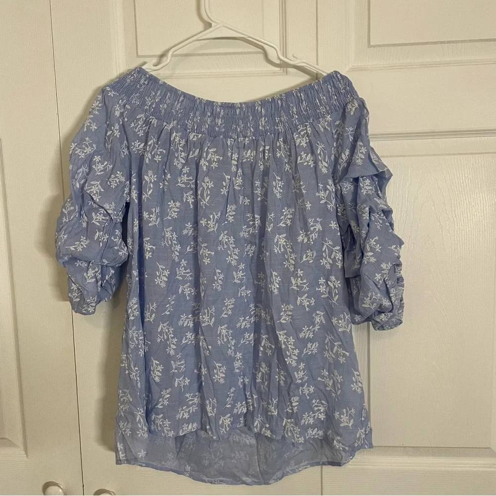Love J 1X Blue Floral Off The Shoulder Smocked Top - Picture 3 of 3